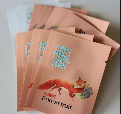 High-toughness, tear-resistant, biaxially oriented polypropylene (BOPP) packaging composite transparent film